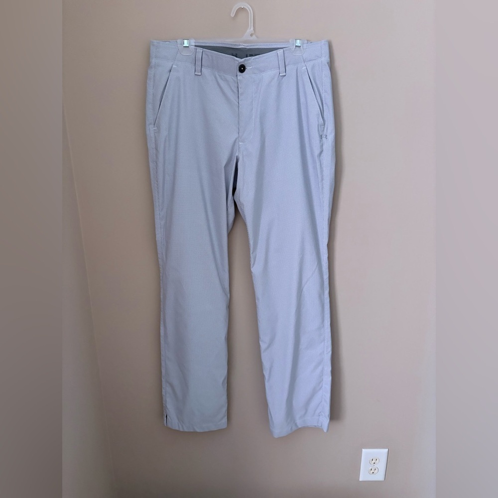 Under Armour Men's Light Gray Chinos Size 34/32 Golf Pants